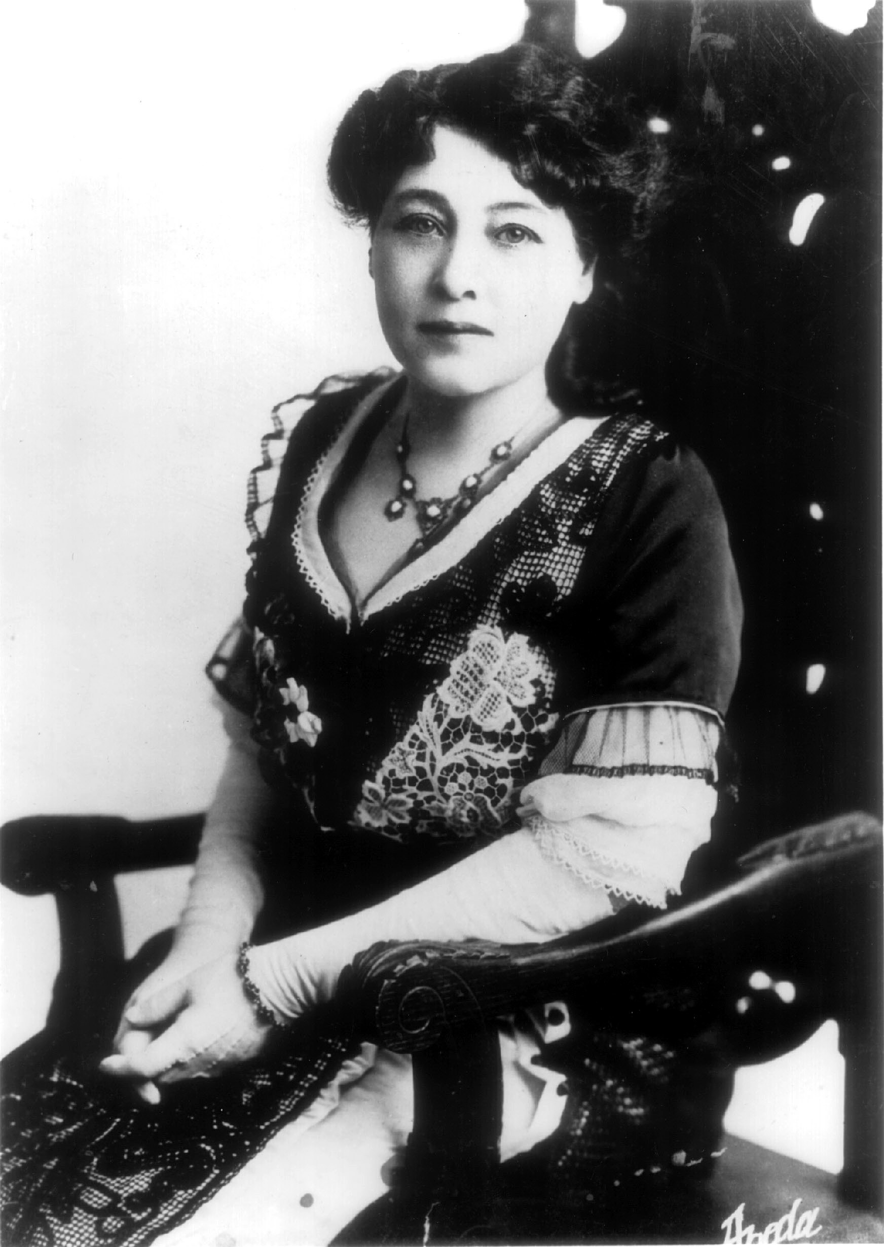 Alice Guy nel 1896. <br>
Fonte: <a href=https://commons.wikimedia.org/wiki/File:Alice_Guy.jpg>Wikimedia Commons</a>.